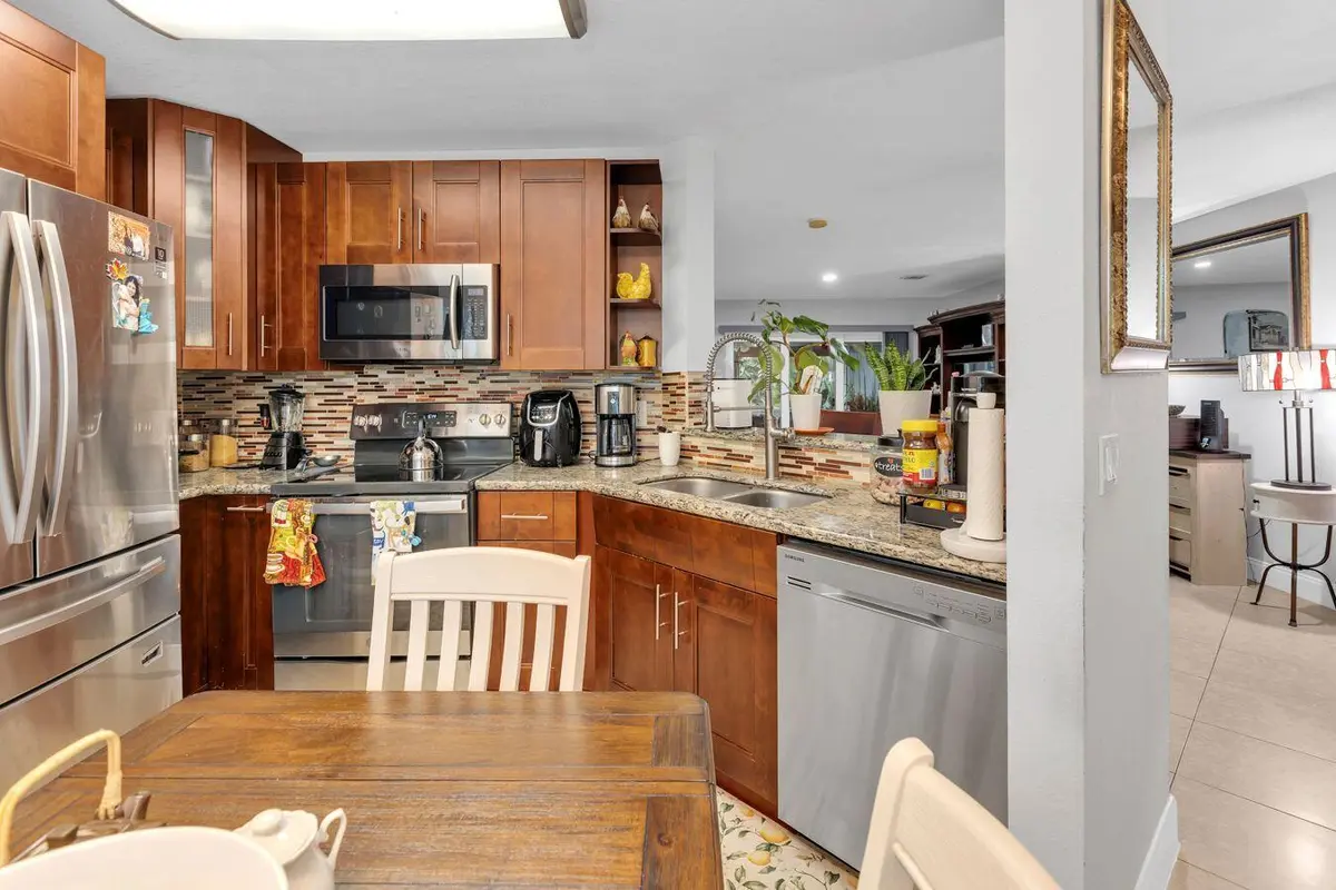 7uVXMHqA at 1375 SW 48th Terrace, Deerfield Beach