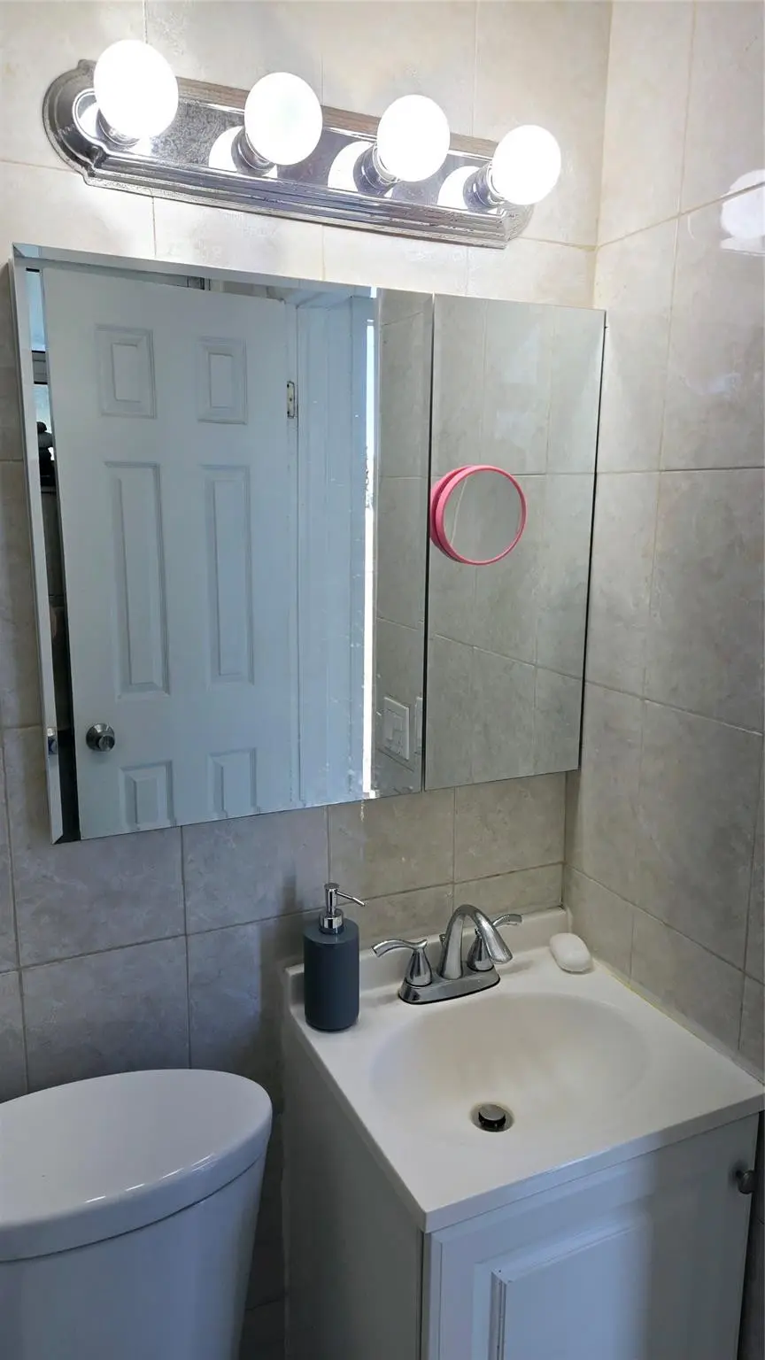 Photo 5 at 2213 LINCOLN Street 2, Hollywood