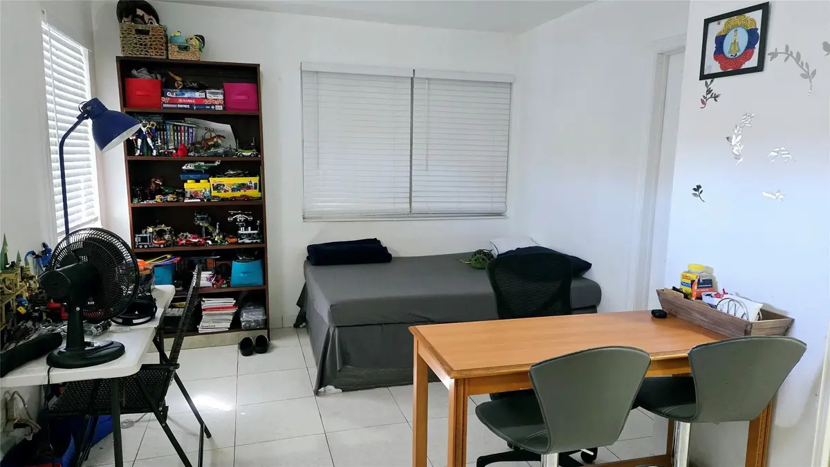 Photo 14 at 2213 LINCOLN Street 2, Hollywood