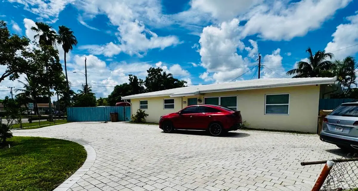 Front Entrance at 3701 NW 4th Avenue 1, Deerfield Beach