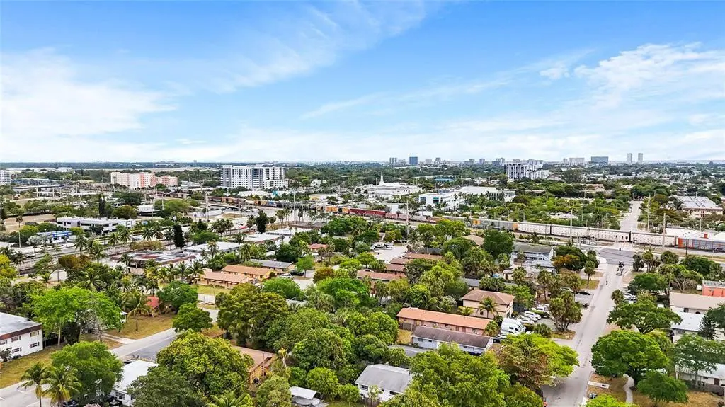 Photo 5 at 330 Avondale Drive, Pompano Beach