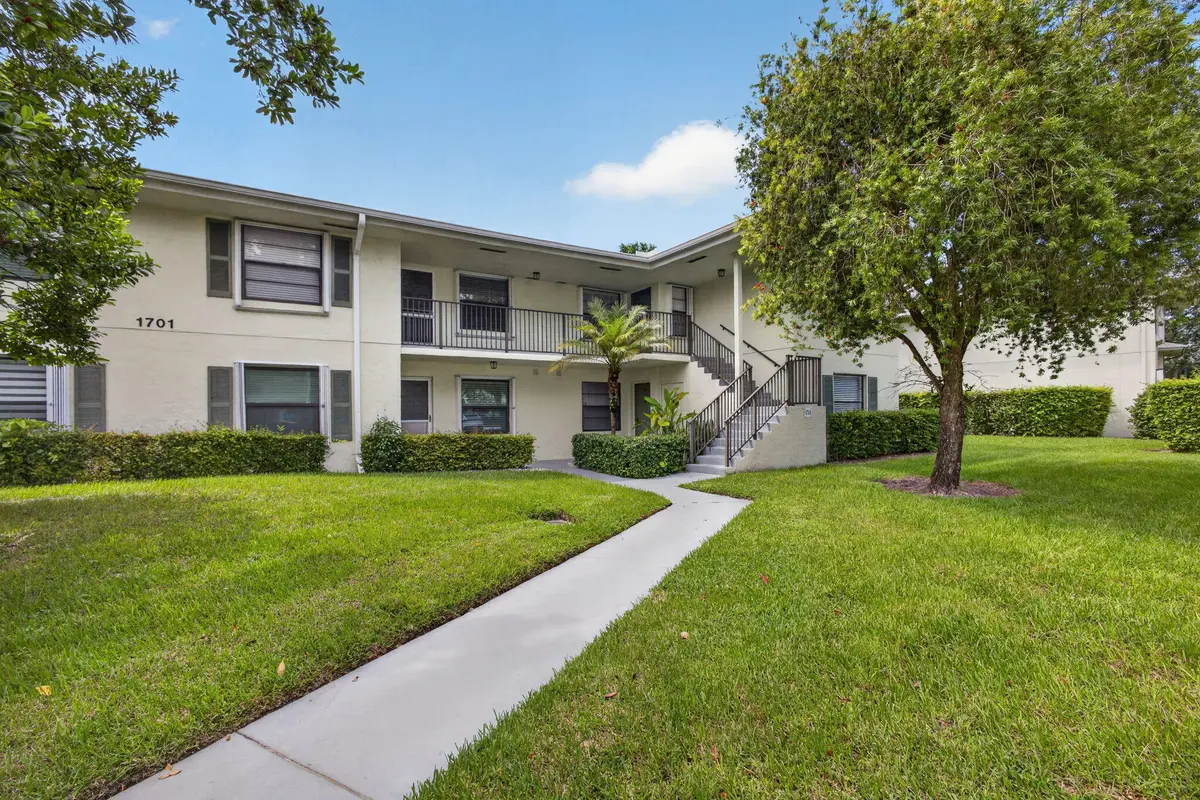 Front of Condo at 1701 Sabal Ridge Circle D, Palm Beach Gardens