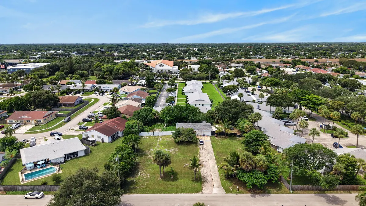Front at 9179 SUNRISE Drive, West Palm Beach
