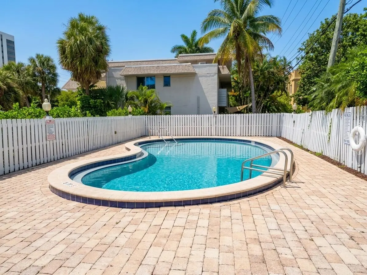 Pool at 2555 NE 11th Street 303, Fort Lauderdale