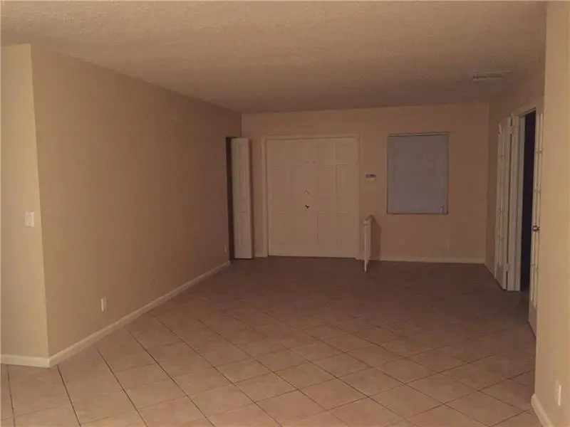 1204 SW 74th Avenue, North Lauderdale, FL – photo 4