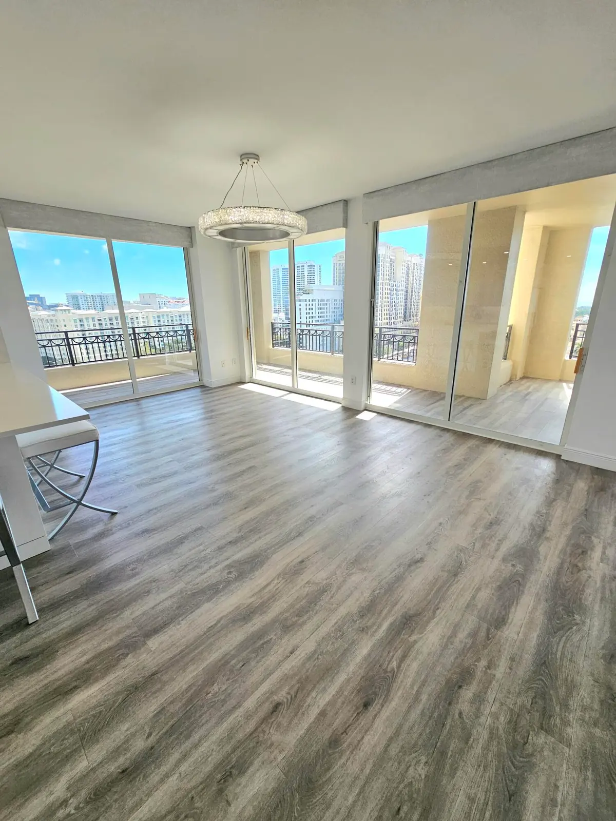 Living at 550 OKEECHOBEE Boulevard 1402, West Palm Beach