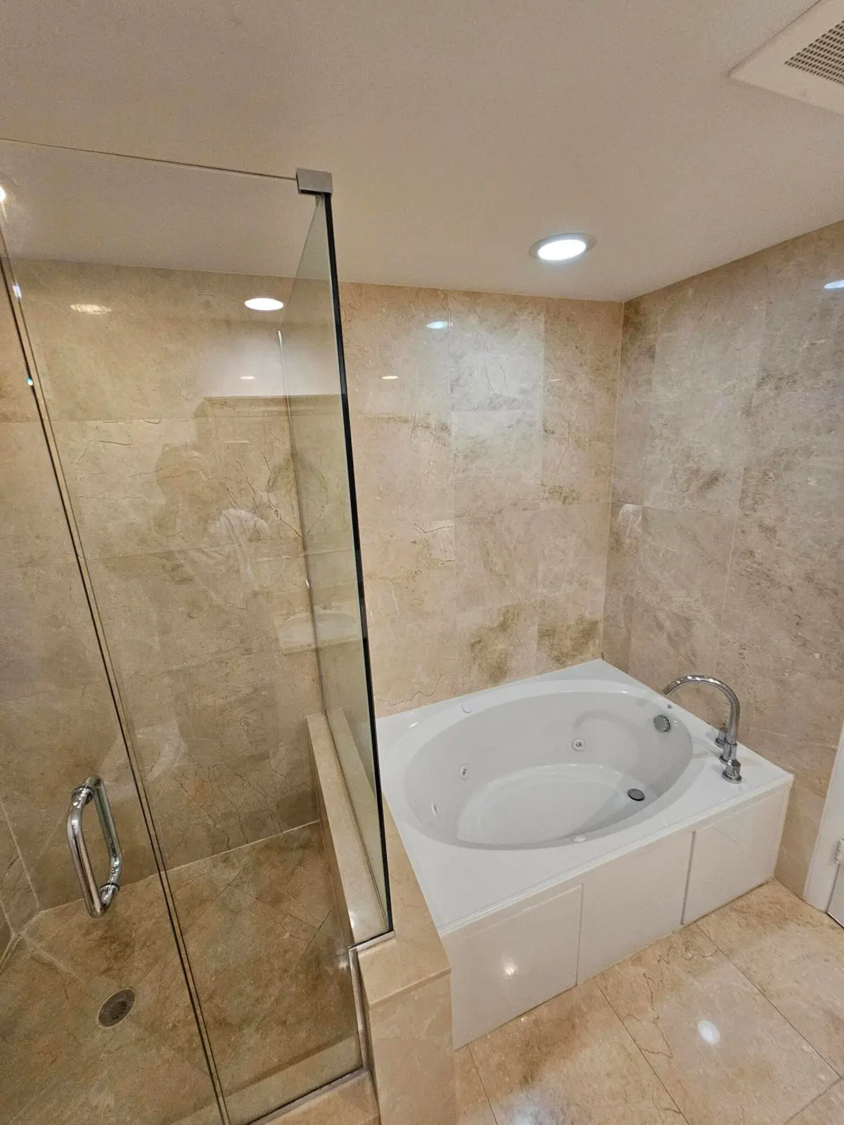 Master Bath at 550 OKEECHOBEE Boulevard 1402, West Palm Beach