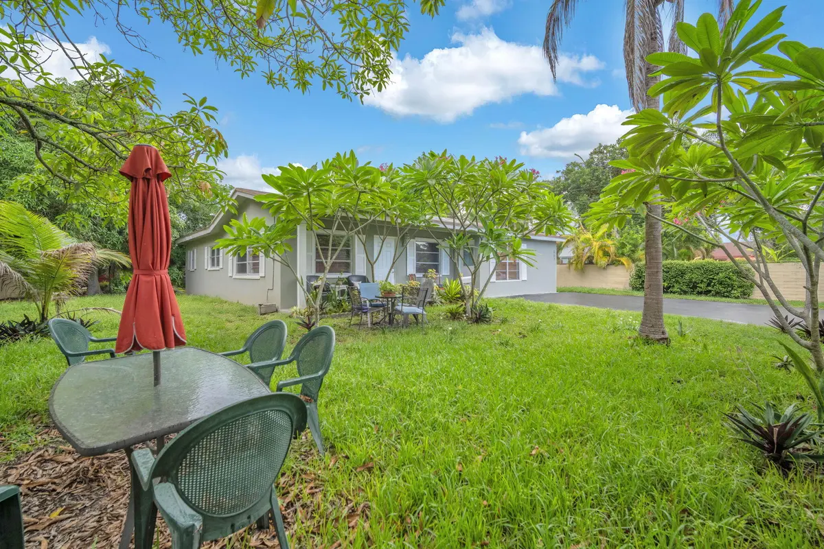 14-web-or-mls-DSC_2633 at 461 NW 17TH Place, Fort Lauderdale