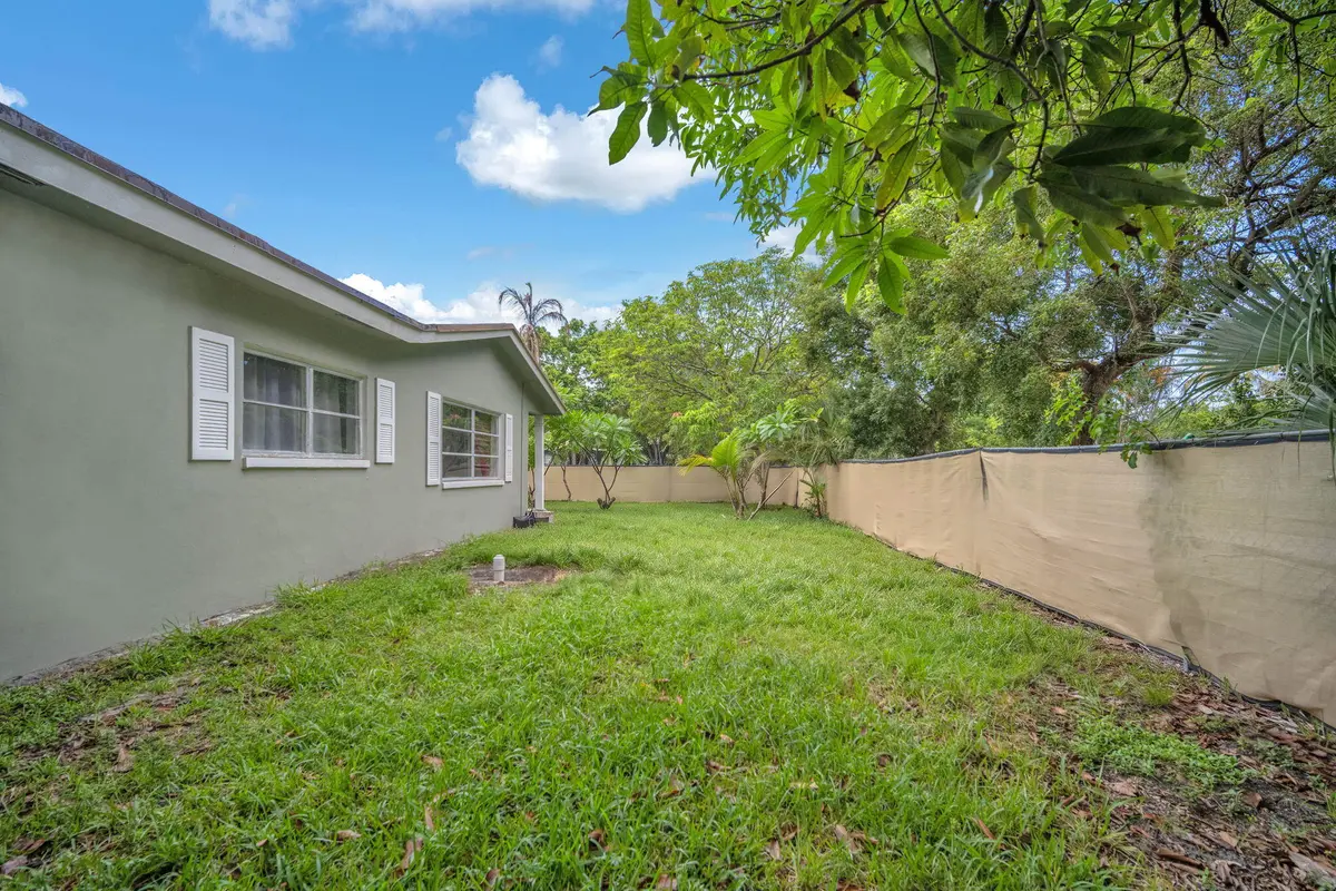 16-web-or-mls-DSC_2635 at 461 NW 17TH Place, Fort Lauderdale