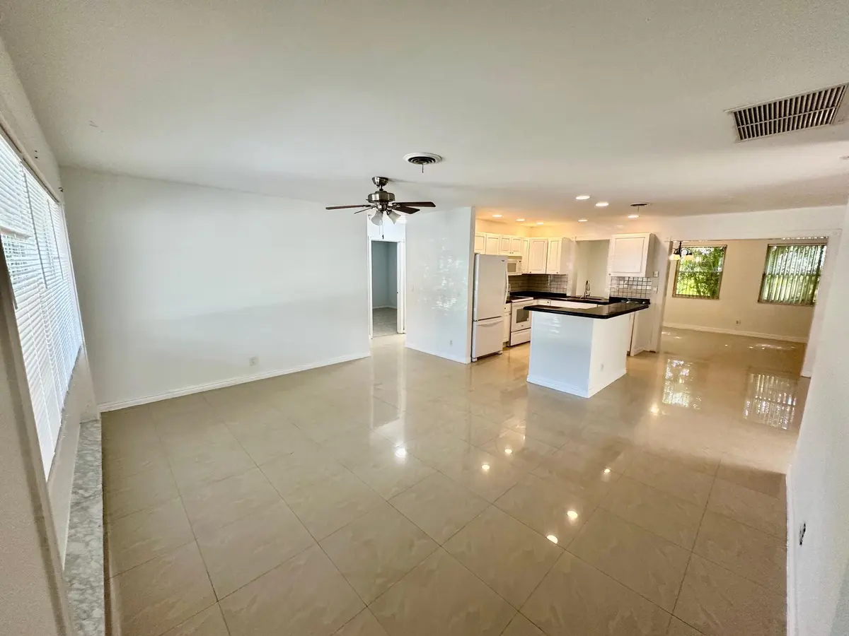 IMG_1989 at 308 SE 12th Street, Deerfield Beach