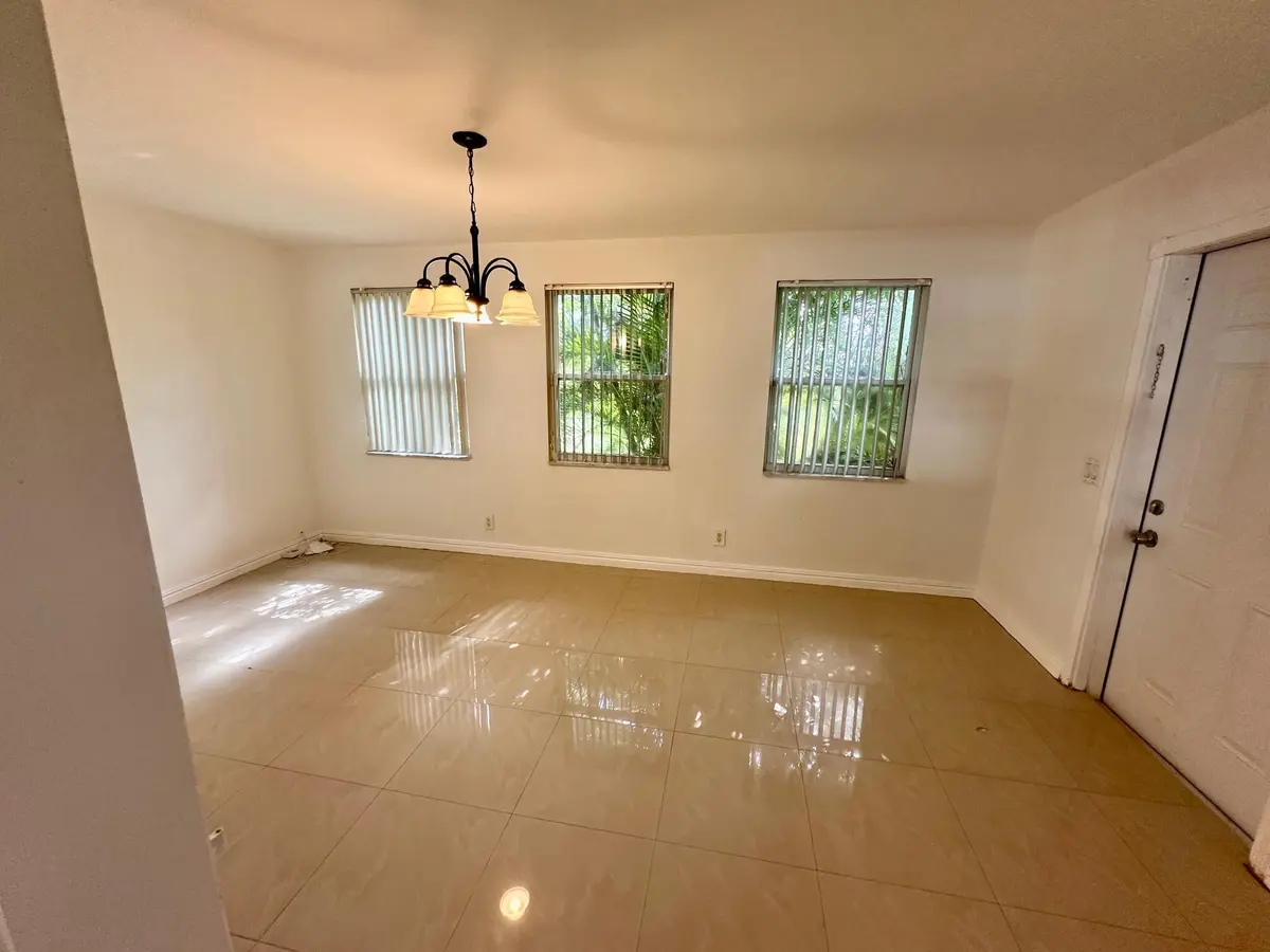 IMG_1994 at 308 SE 12th Street, Deerfield Beach