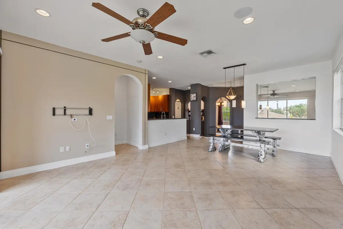 024A5090 at 6380 BELLA Circle 905, Boynton Beach