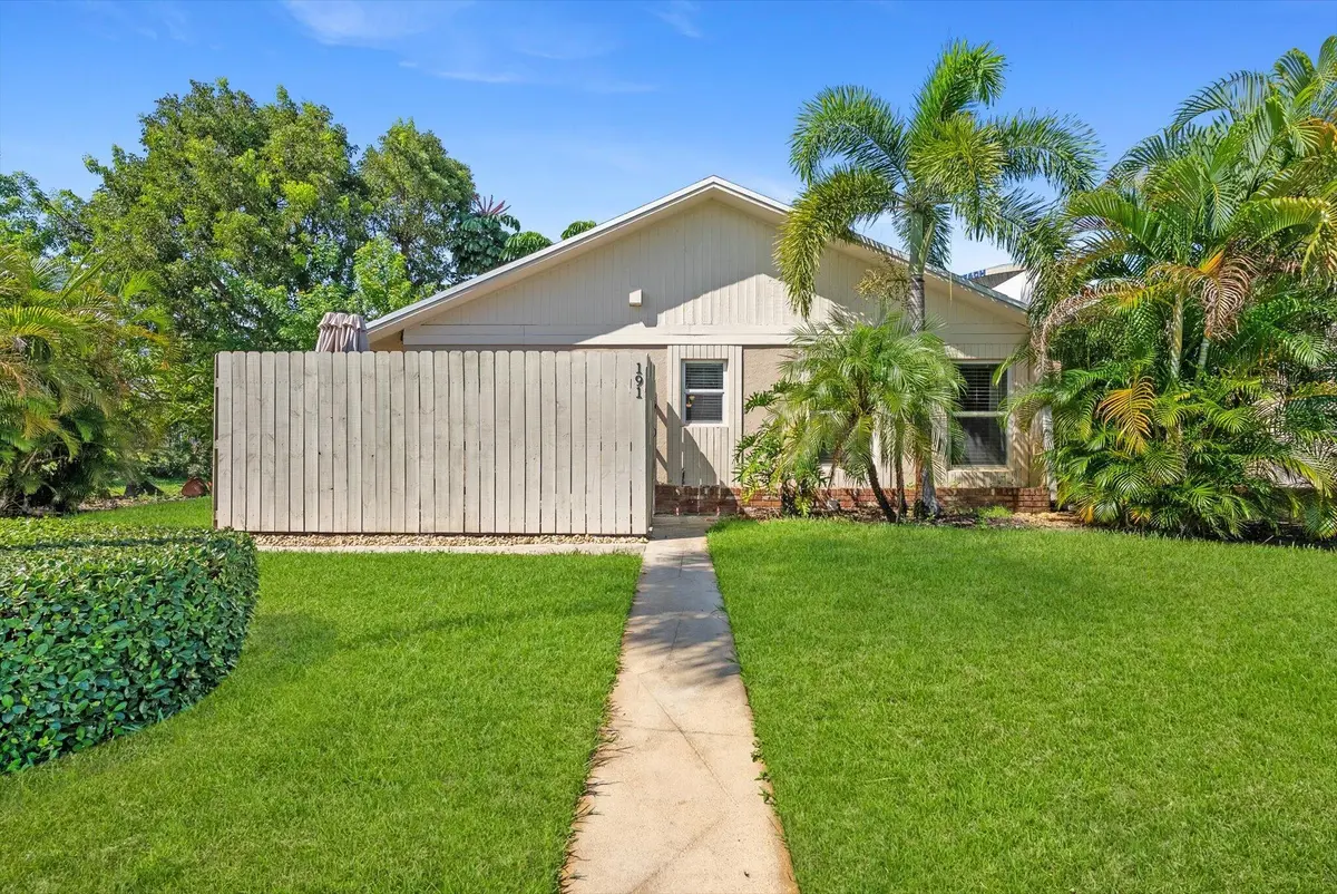 01-1 at 191 SE 1st Circle, Boynton Beach