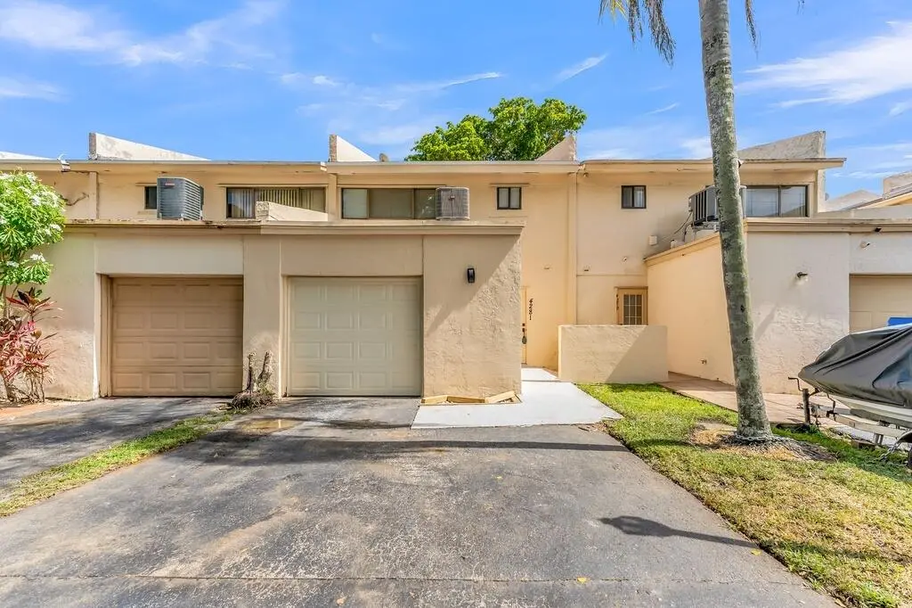 1_1024px at 4281 NW 76 Avenue, Davie