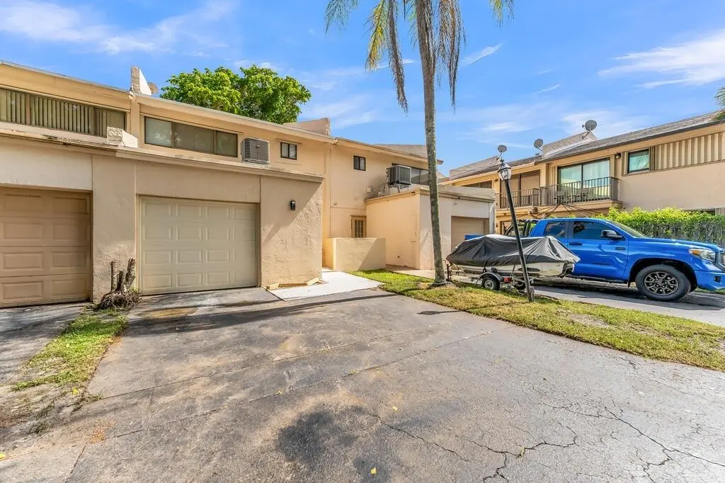 3_1024px at 4281 NW 76 Avenue, Davie