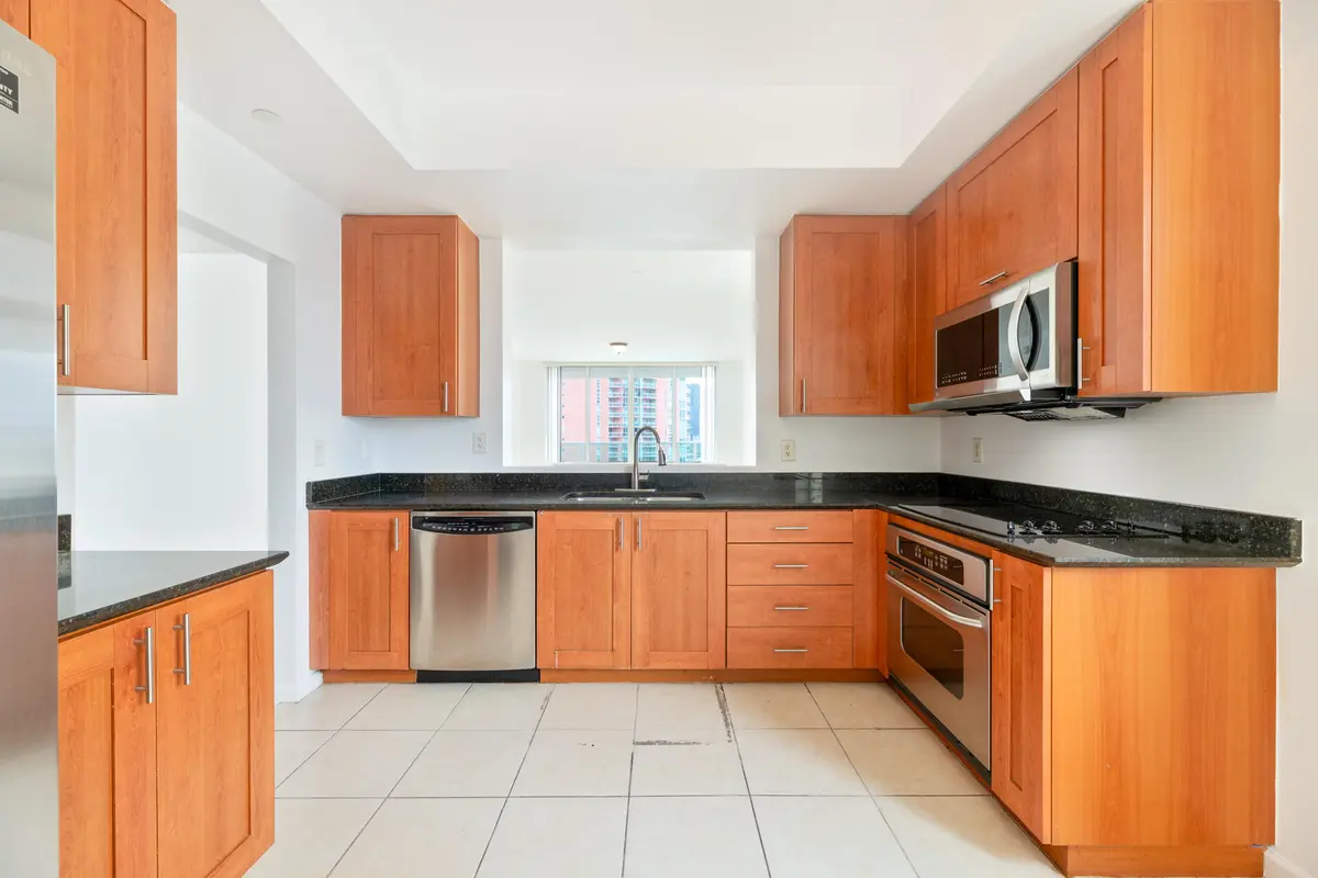 3340 kit 2 at 3340 NE 190TH Street 1309, Aventura