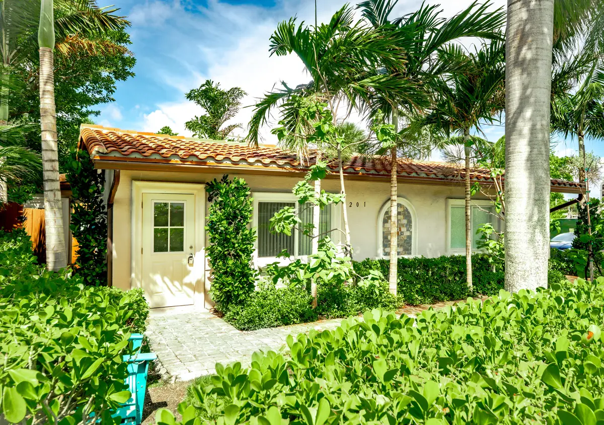 Unit7-17 at 201 S Ocean Boulevard, Boca Raton