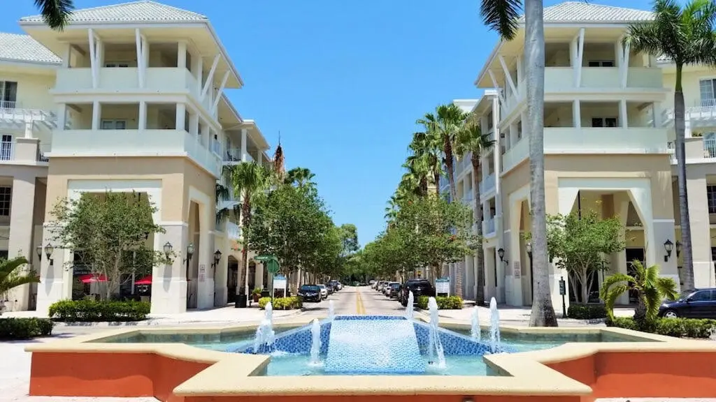Pool at 1139 TOWN CENTER Drive 25, Jupiter