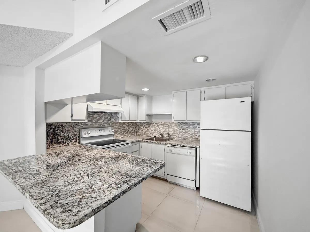 IMG_7007 at 8290 LAKE Drive 250, Doral