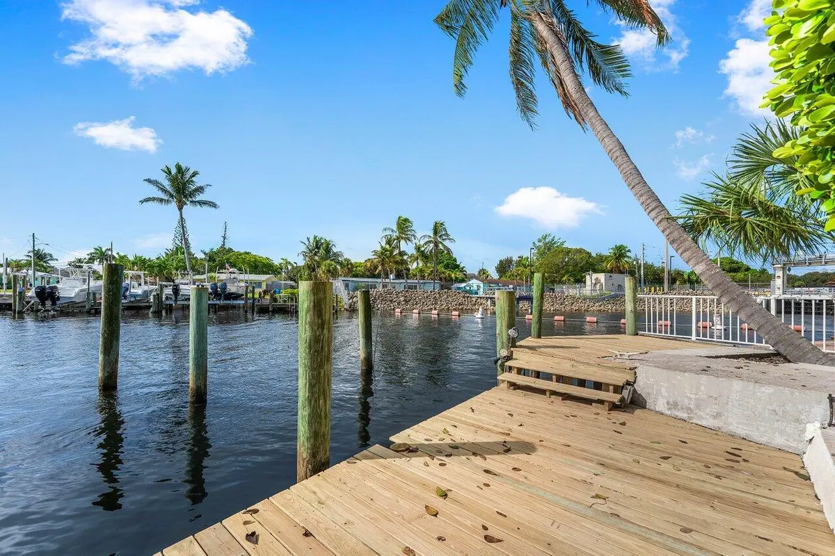 dock at 638 Shore Drive, Boynton Beach