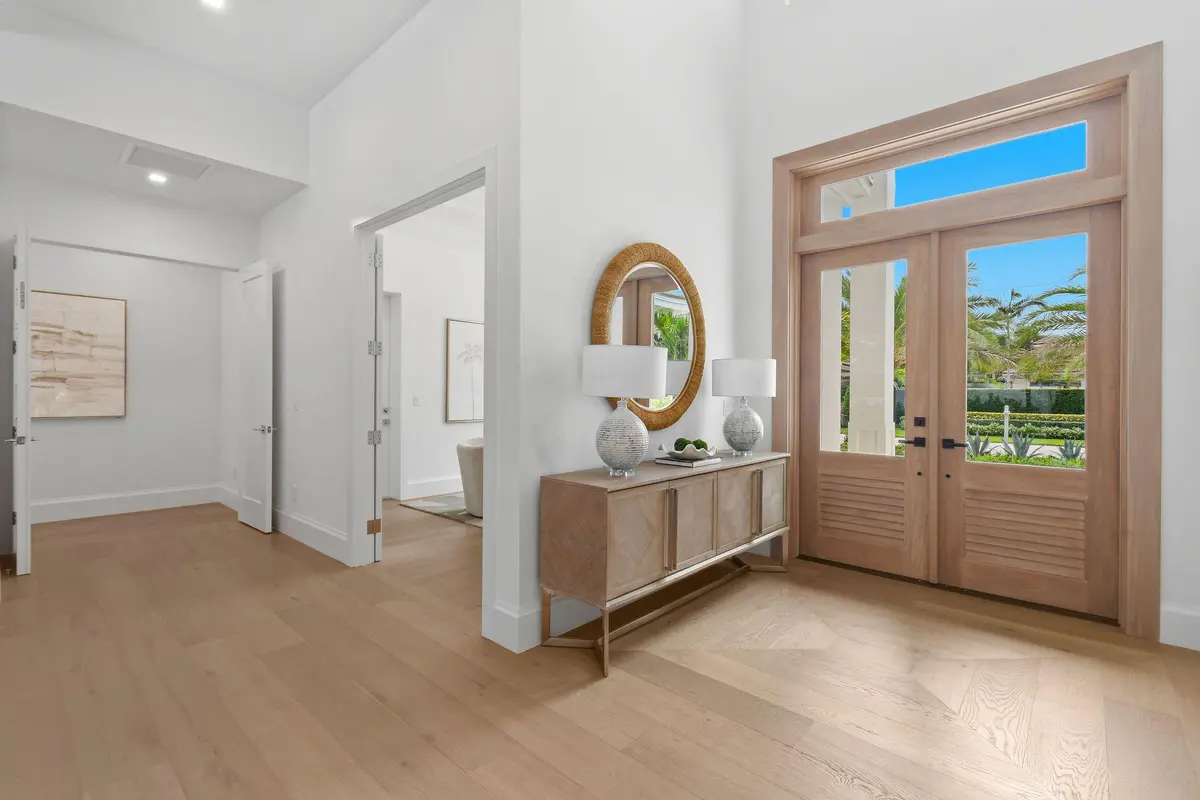 Foyer at 192 RIVER Drive, Tequesta