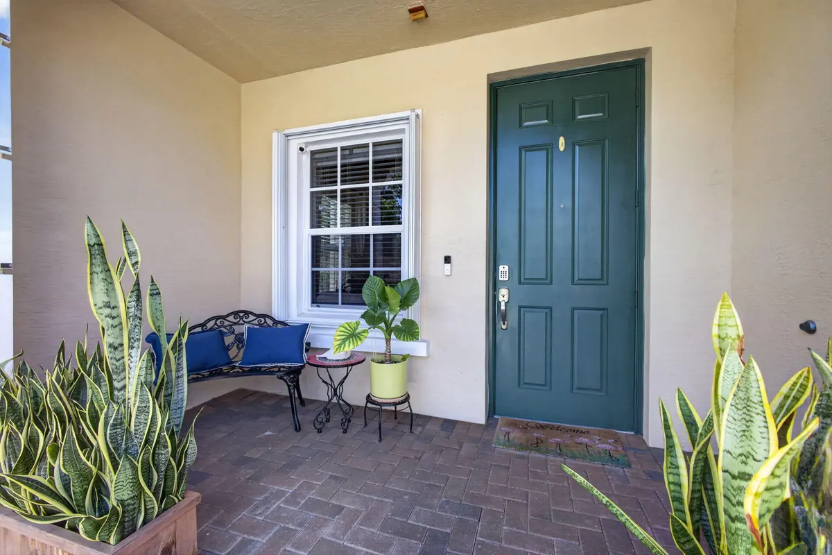 5-web-or-mls-5D1A4112 at 140 SW OTTER RUN Place, Stuart