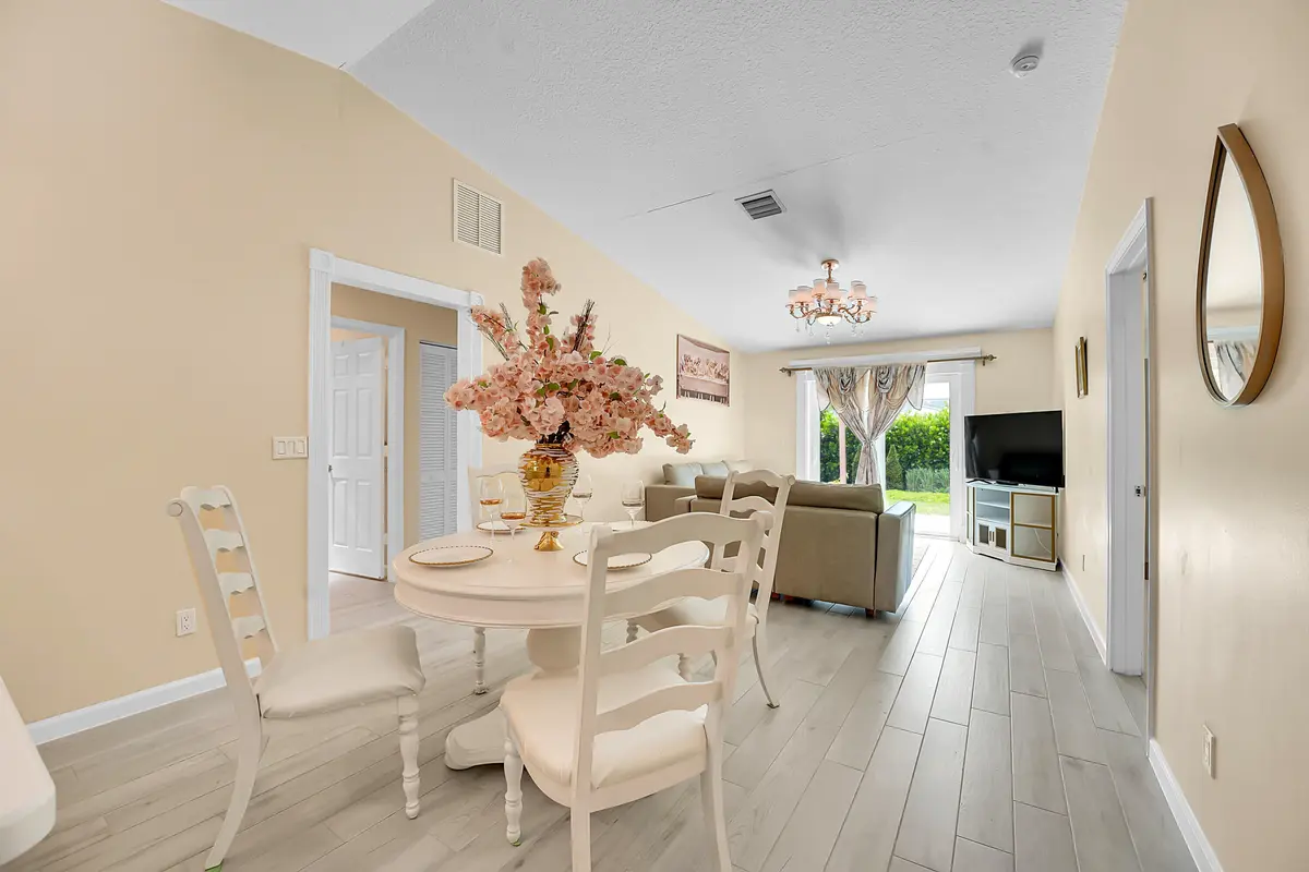 dining and family at 5715 SE Pine Avenue, Stuart