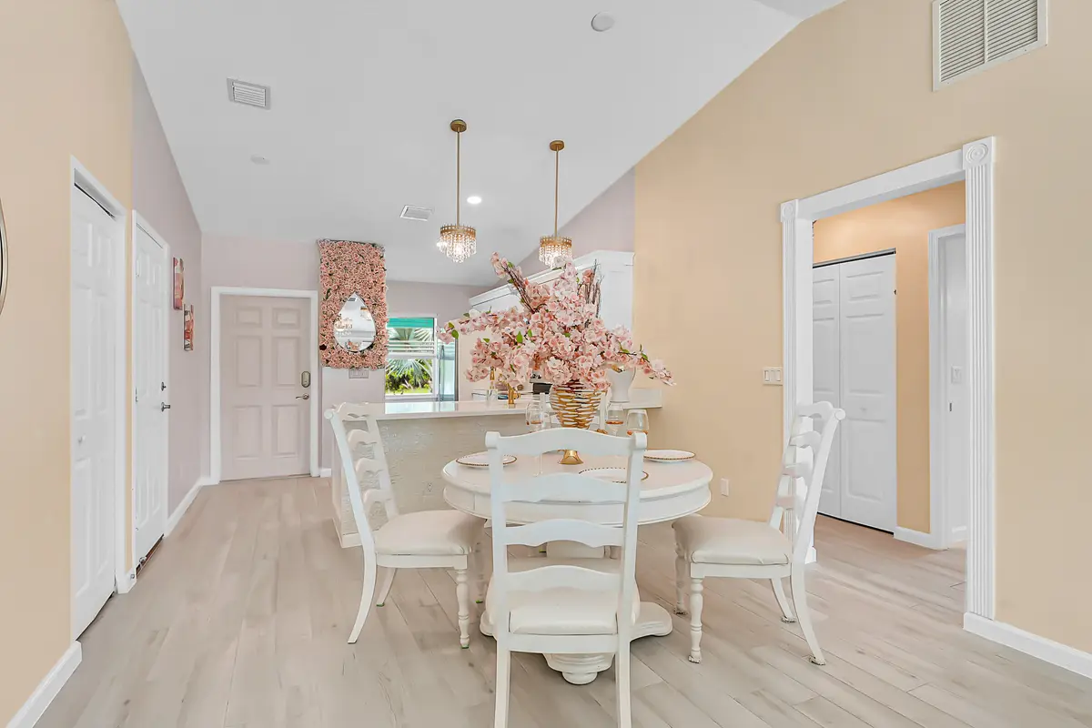 dining at 5715 SE Pine Avenue, Stuart