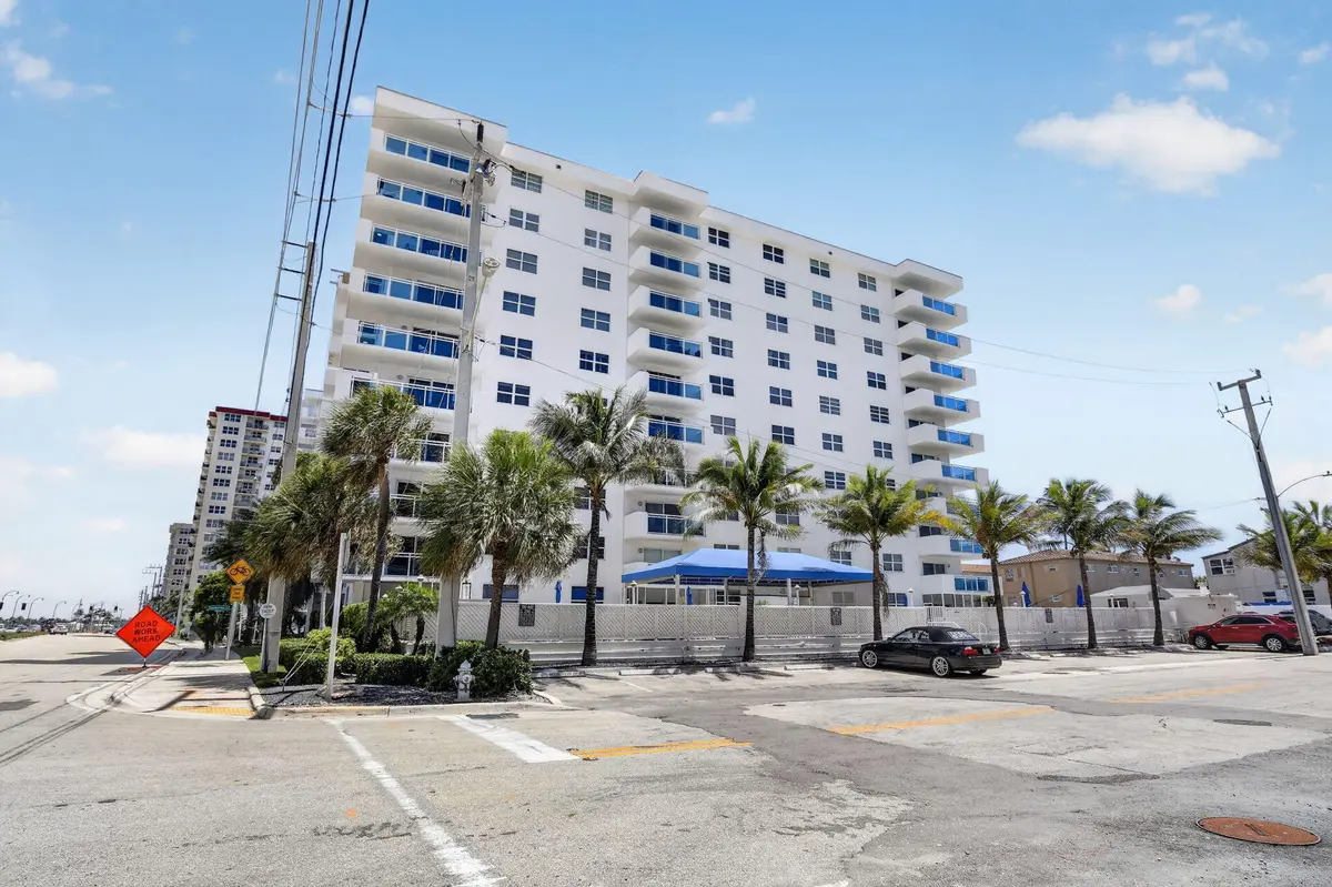 4-web-or-mls-_A7A9215 at 1701 S OCEAN Drive 902, Hollywood