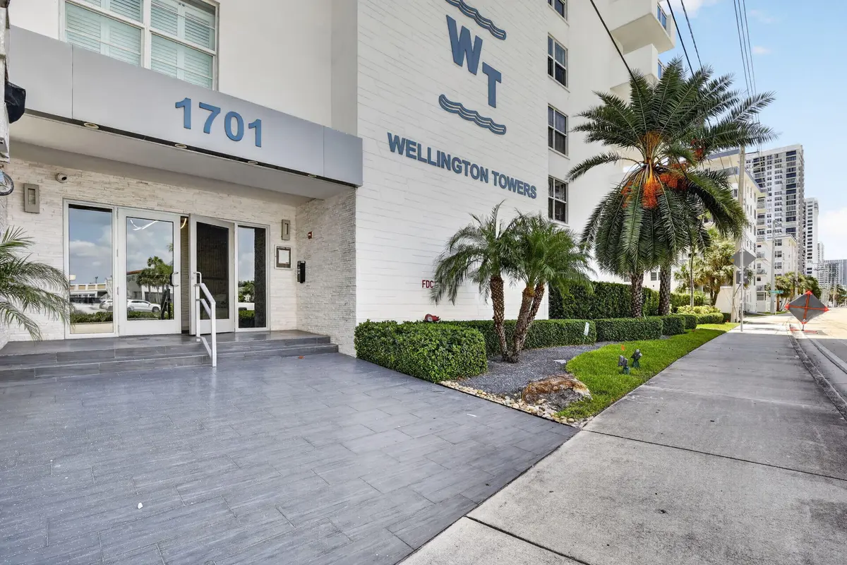 5-web-or-mls-_A7A9209 at 1701 S OCEAN Drive 902, Hollywood