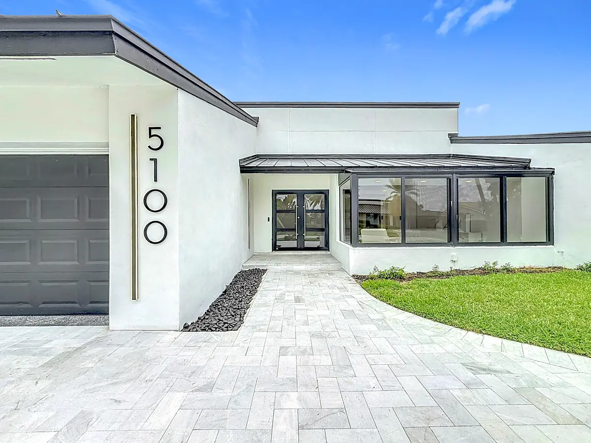 Entrance at 5100 Pineview Circle, Delray Beach