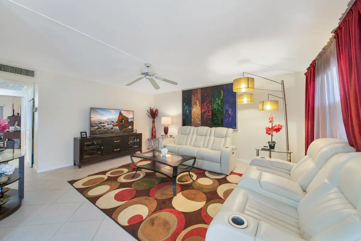 Neutral Decor at 308 BRITTANY G, Delray Beach