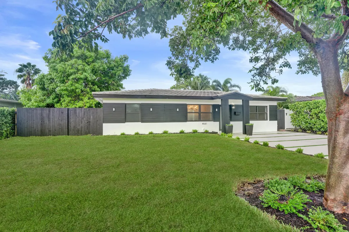DSC03145 at 4581 NE 3RD Avenue, Oakland Park