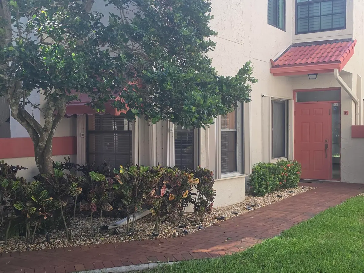 Front entrance at 7852 Lexington Club Boulevard B, Delray Beach