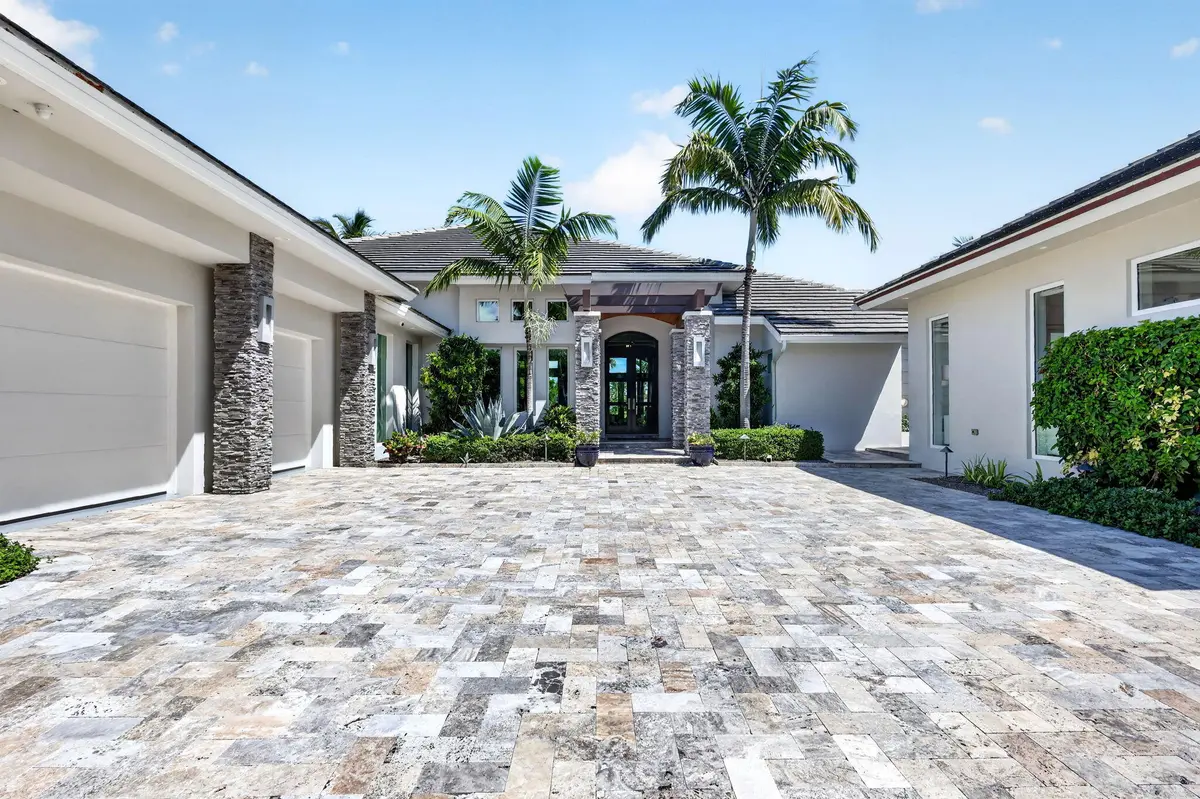 Front at 7037 SE Harbor Circle, Stuart