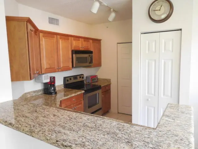 201 kitchen at 11780 SAINT ANDREWS Place 201, Wellington