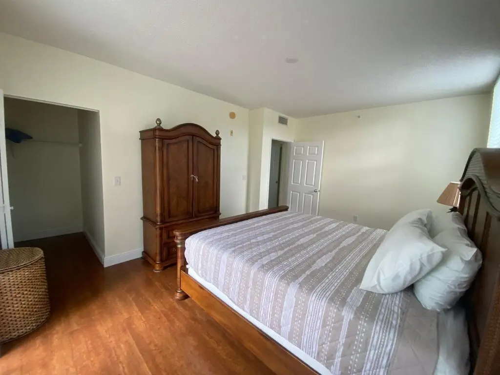 201 br 2 2 at 11780 SAINT ANDREWS Place 201, Wellington