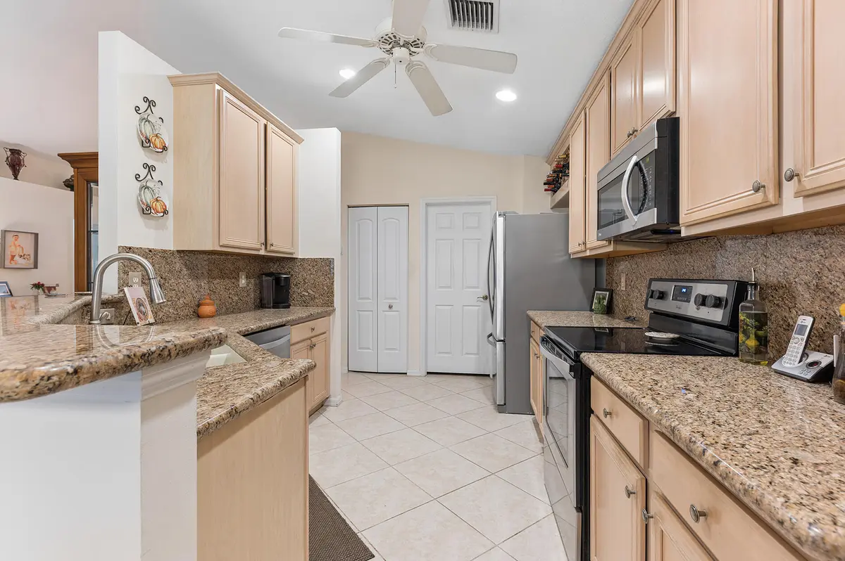 GRANITE COUNTERS at 5293 TOSCANA Trail, Boynton Beach