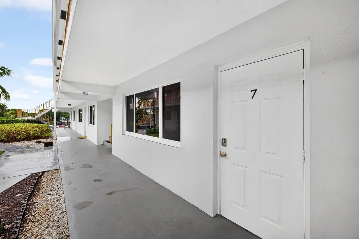 1-web-or-mls-699A6772 at 1821 MIDDLE RIVER Drive 7, Fort Lauderdale