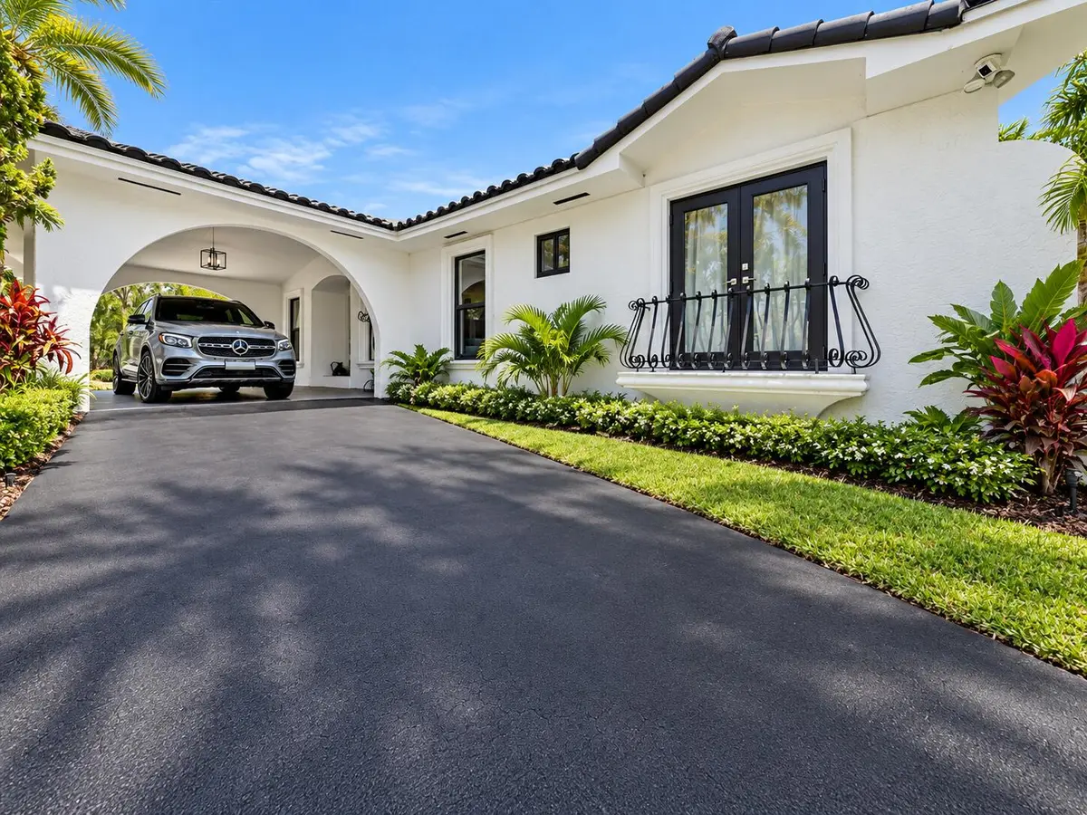b51f4497-37d1-4f84-af75-85293a092728 at 5901 SW 136th Street, Pinecrest
