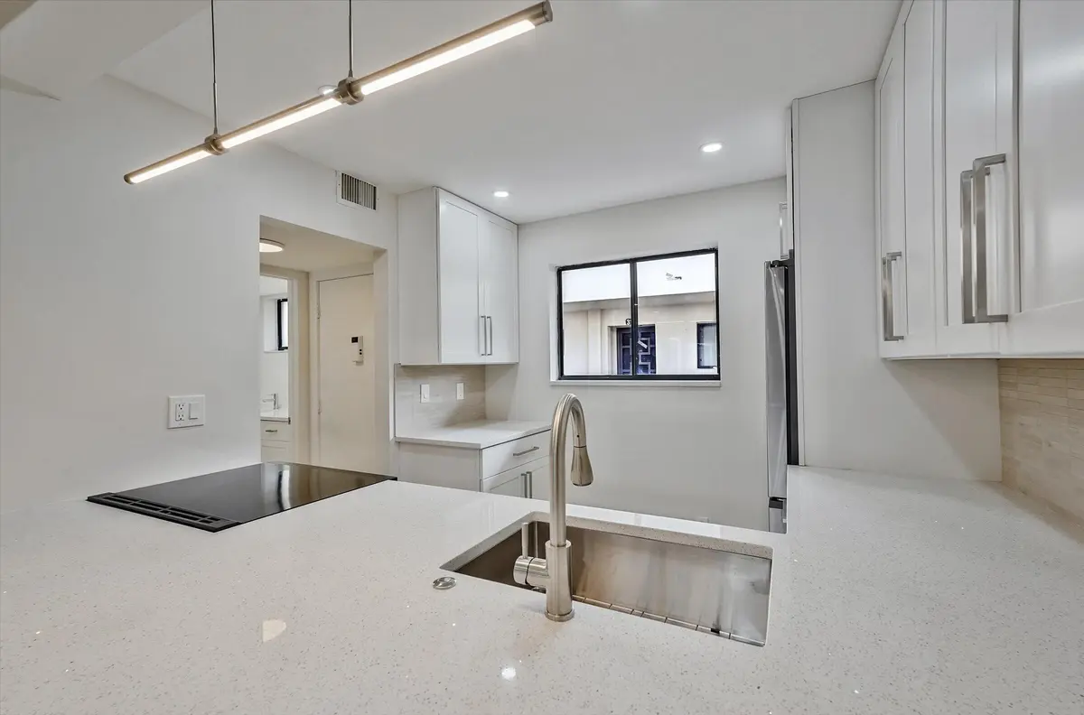 07-5220 Las Verdes Circle Unit 321-7 at 5220 Las Verdes Circle, Delray Beach