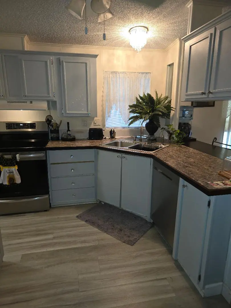 kitchen billie at 5631 HEMINGWAY Court C-04, Fort Pierce