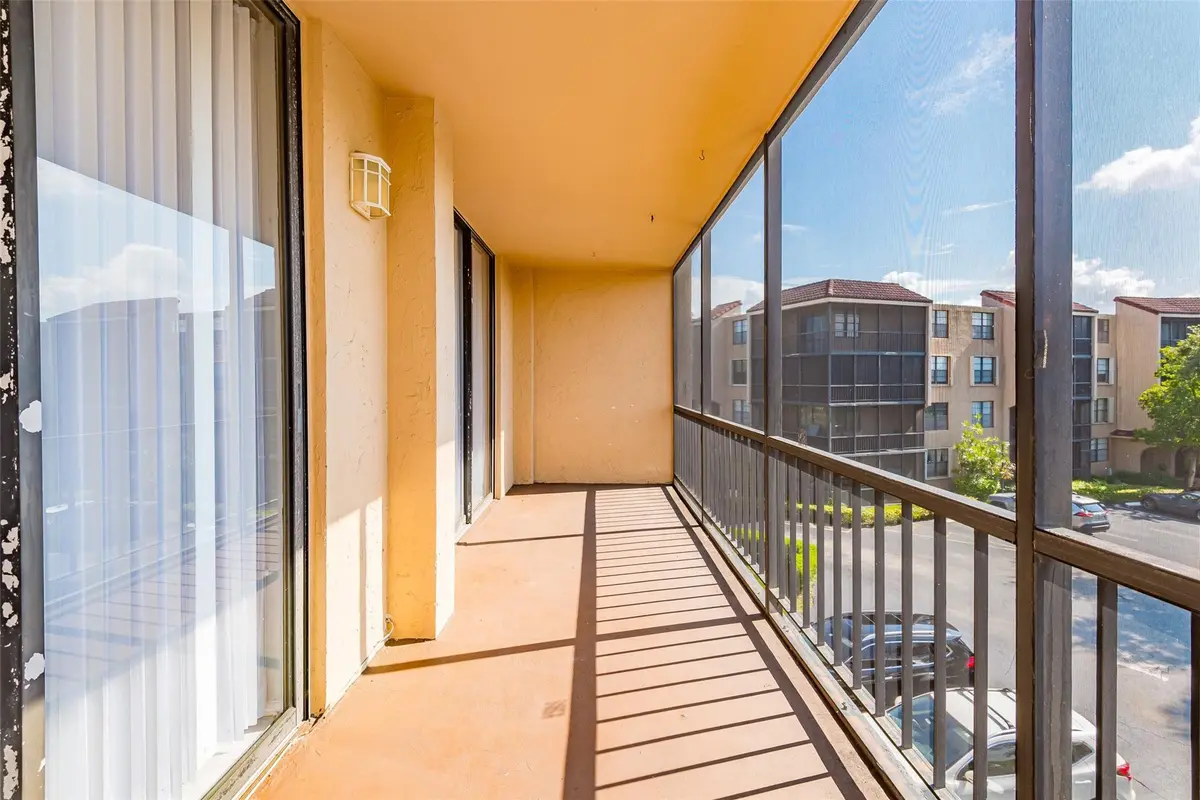 Photo 3 at 3900 N Hills Drive, Hollywood