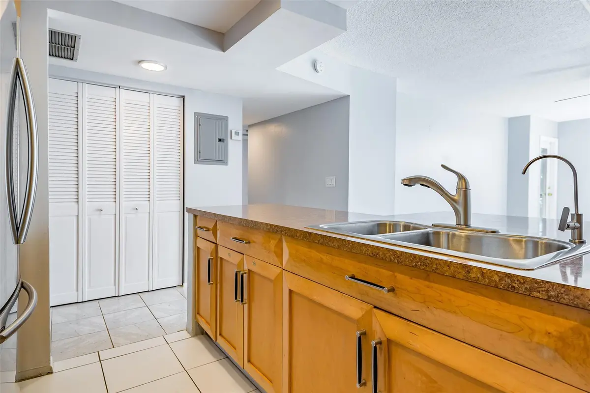 Photo 5 at 3900 N Hills Drive, Hollywood