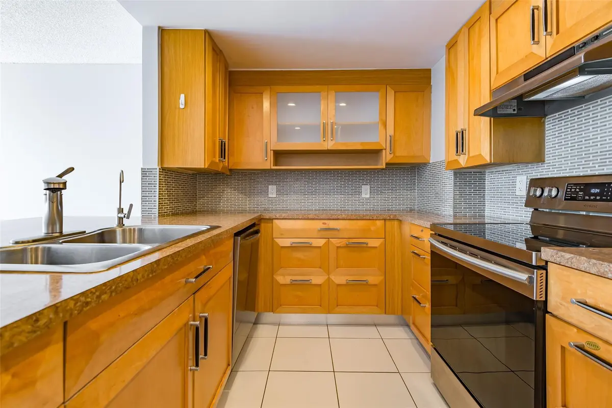 Photo 7 at 3900 N Hills Drive, Hollywood