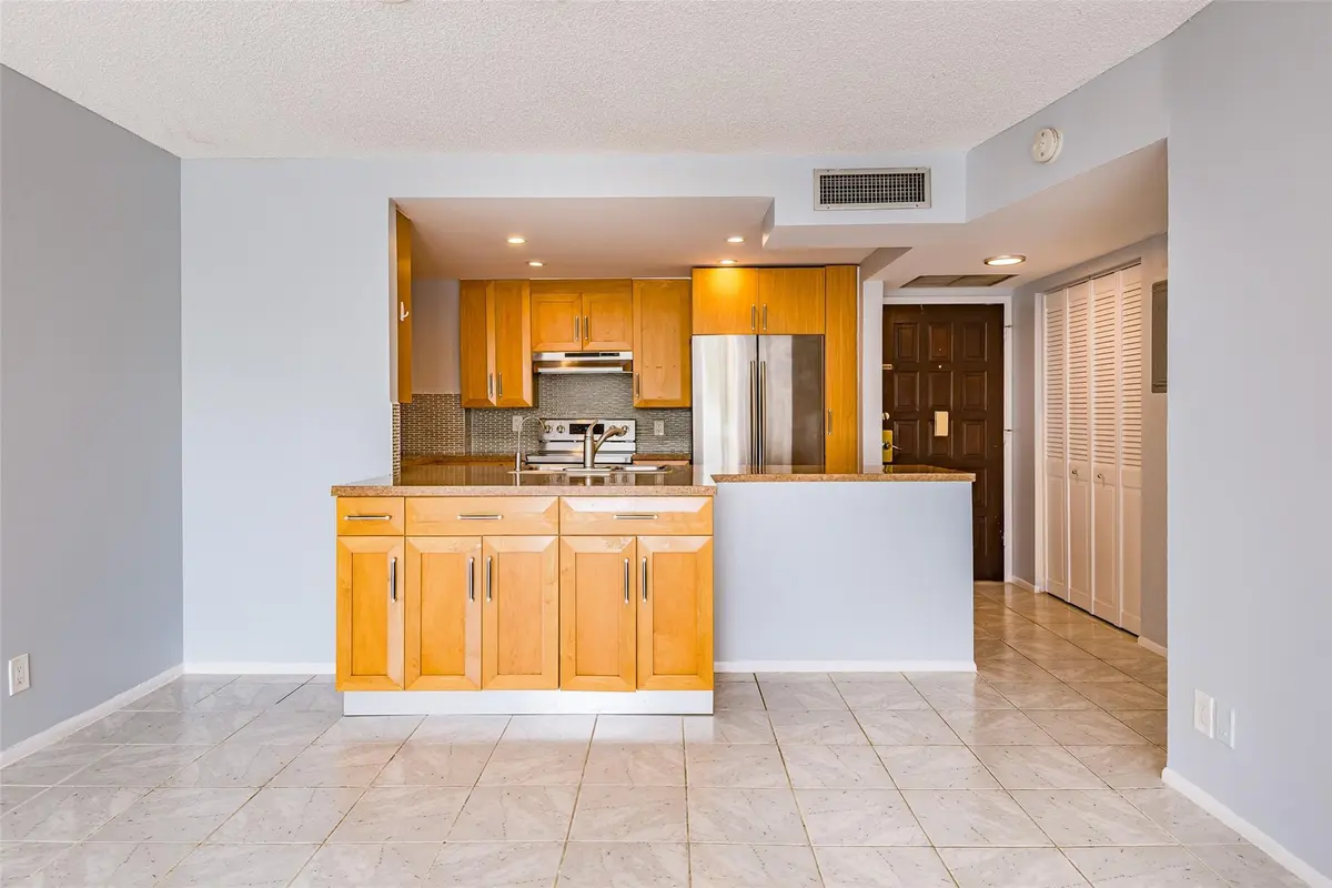 Photo 8 at 3900 N Hills Drive, Hollywood