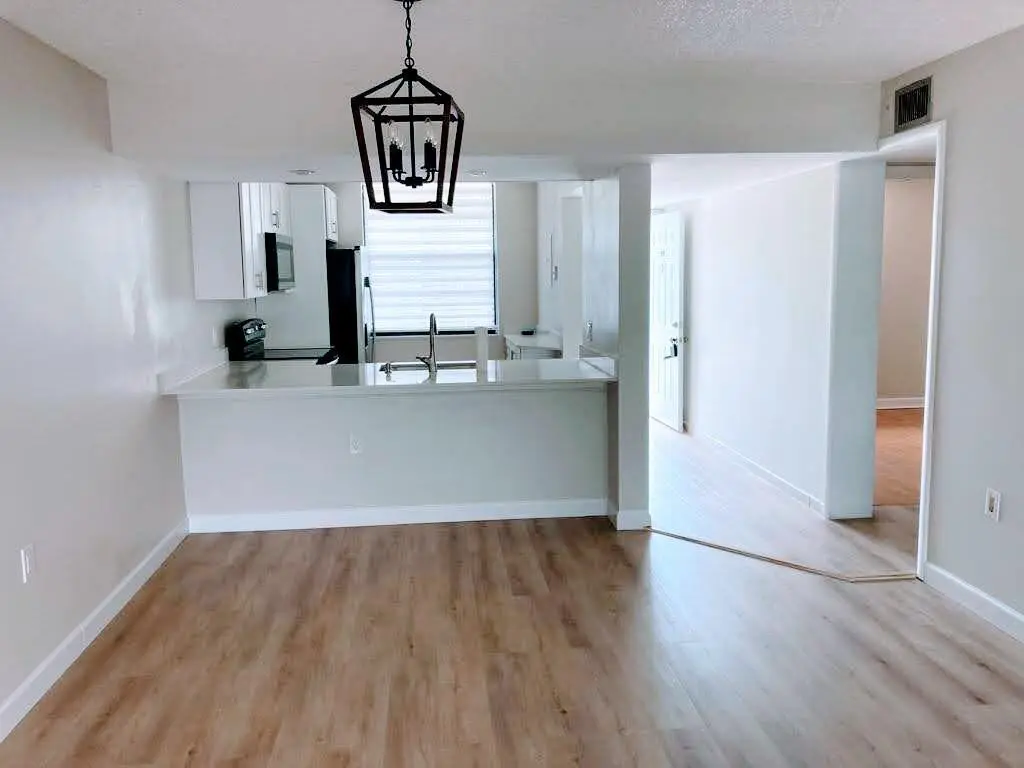 1721 303 at 1721 WHITEHALL Drive 303, Davie