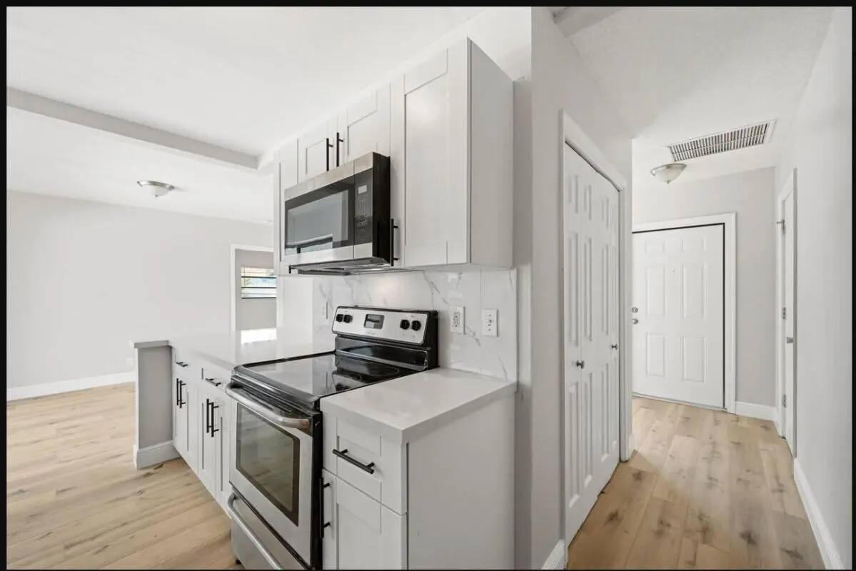06_kitchen_altjpg at 8 NE 9th Avenue, Deerfield Beach