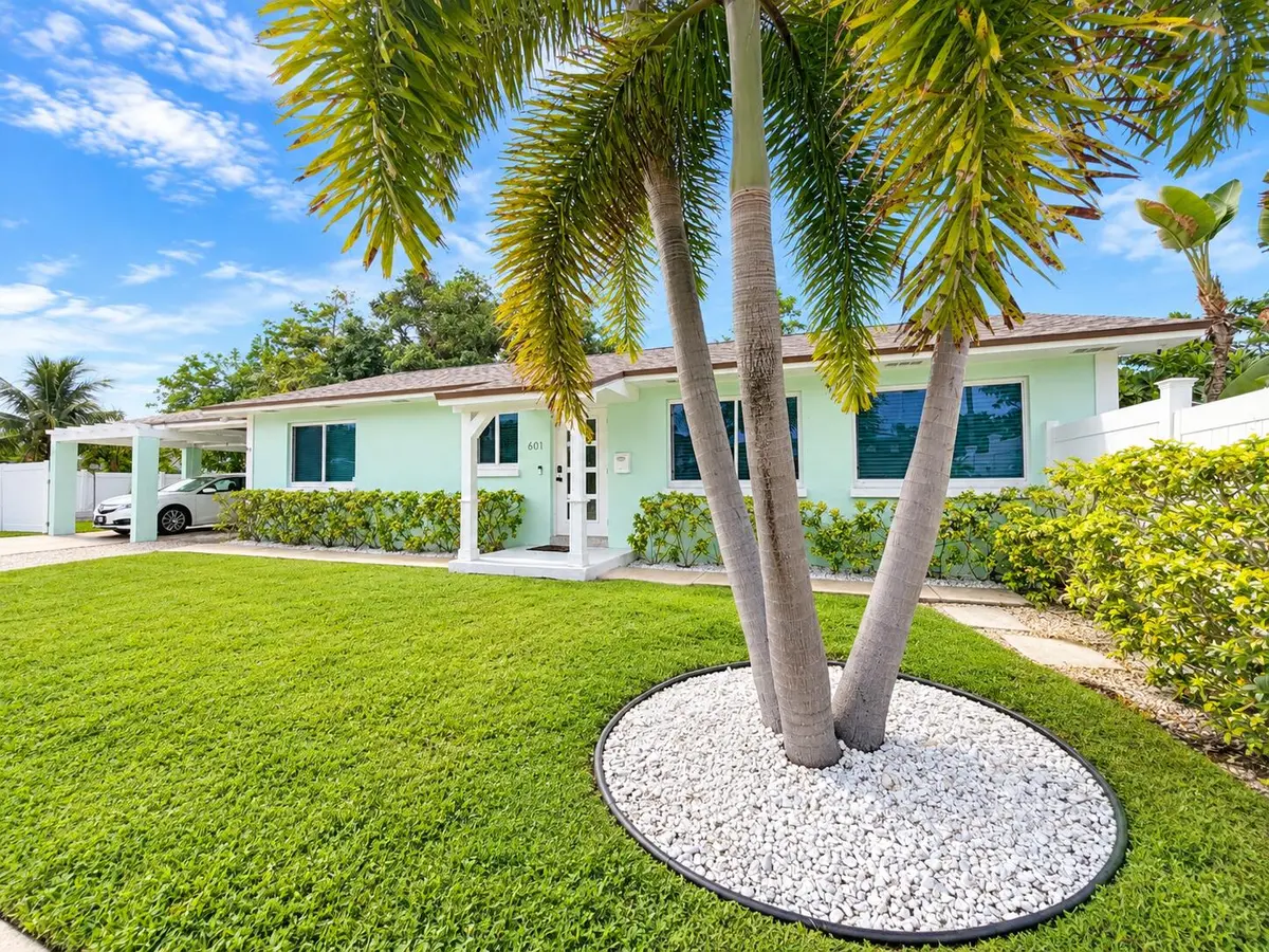 Front View at 601 SE 3RD Avenue, Delray Beach