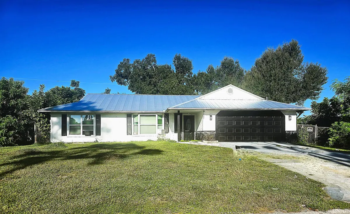 Front view at 5507 EASTWOOD Drive, Fort Pierce
